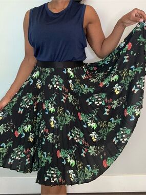 Express Black Floral & Butterfly Knee Length Pleated Flowy Skirt